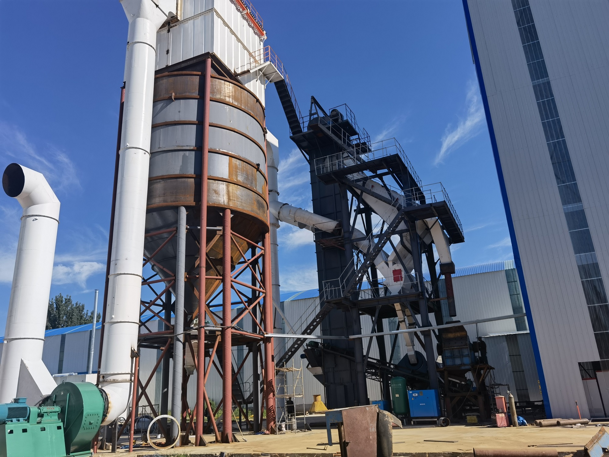 機制砂如何生產(chǎn)？干法和濕法制砂有什么區(qū)別？